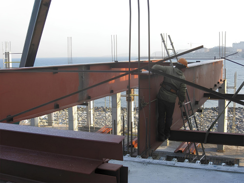 Ресторан над парковой во Владивостоке МФК "Бурный"