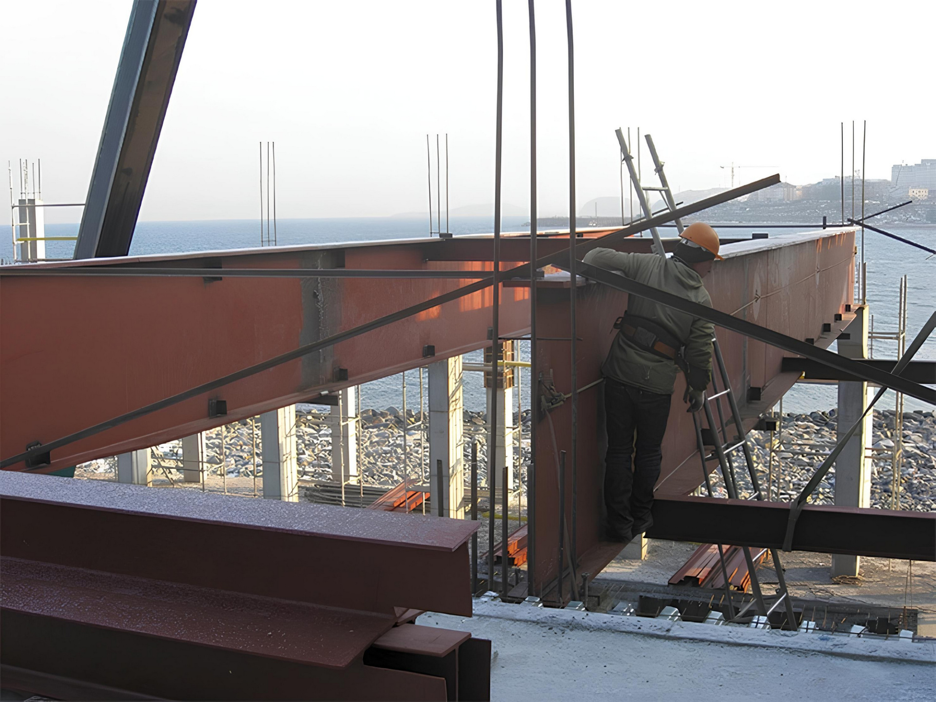 Ресторан над парковой во Владивостоке МФК "Бурный"