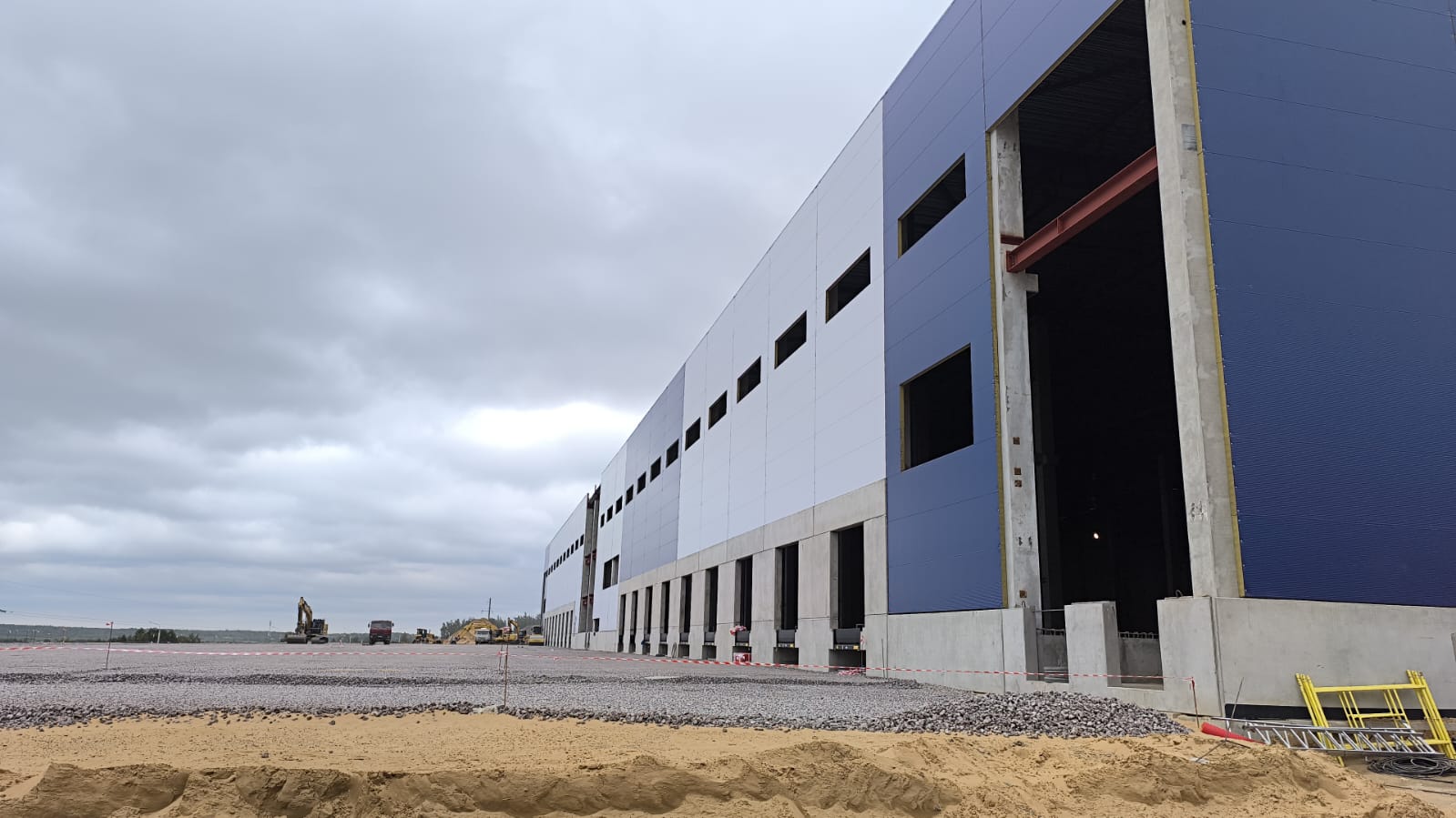 Реальные примеры использования профнастила в строительных проектах