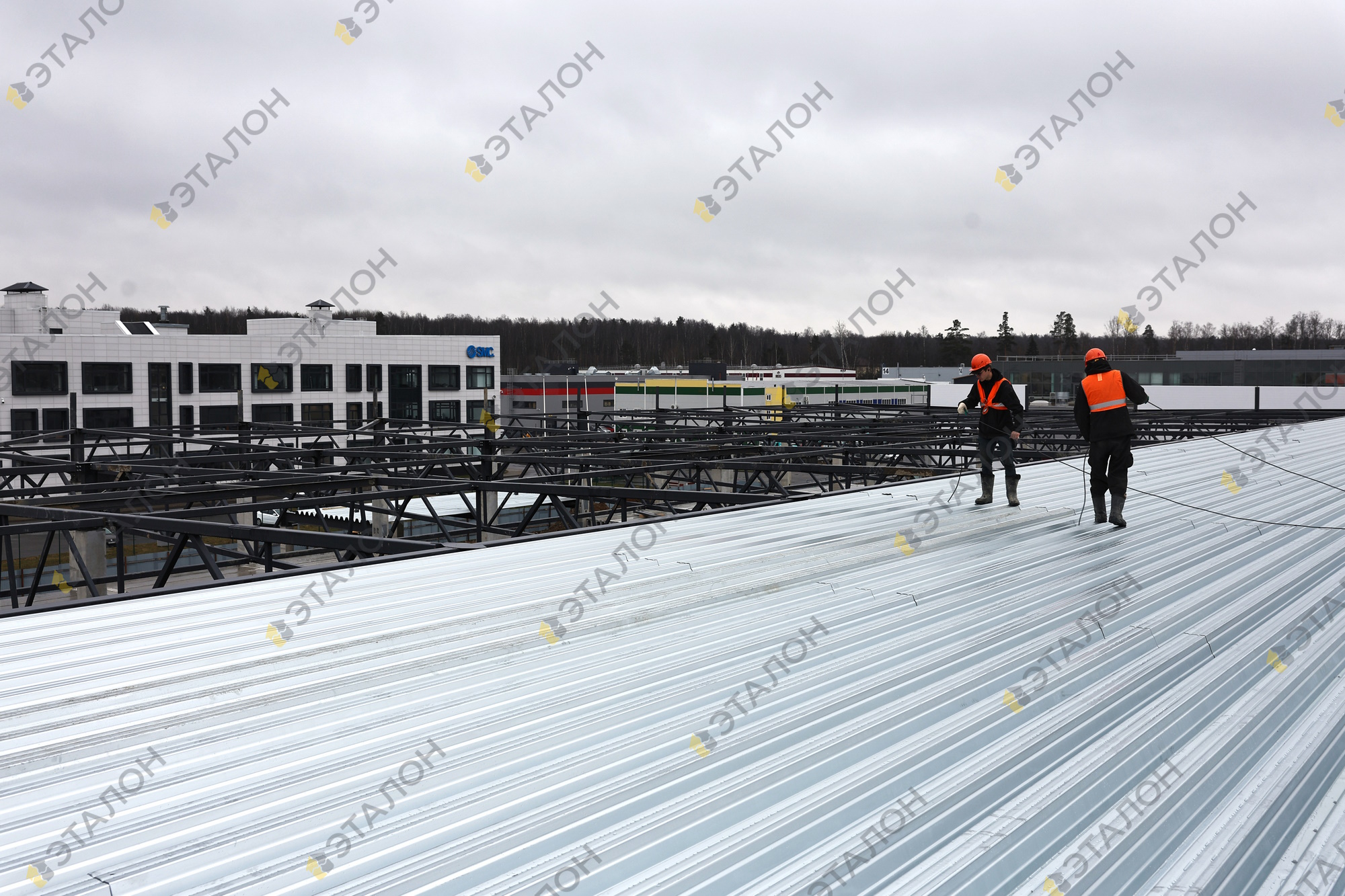 Как покрытие влияет на срок службы профнастила