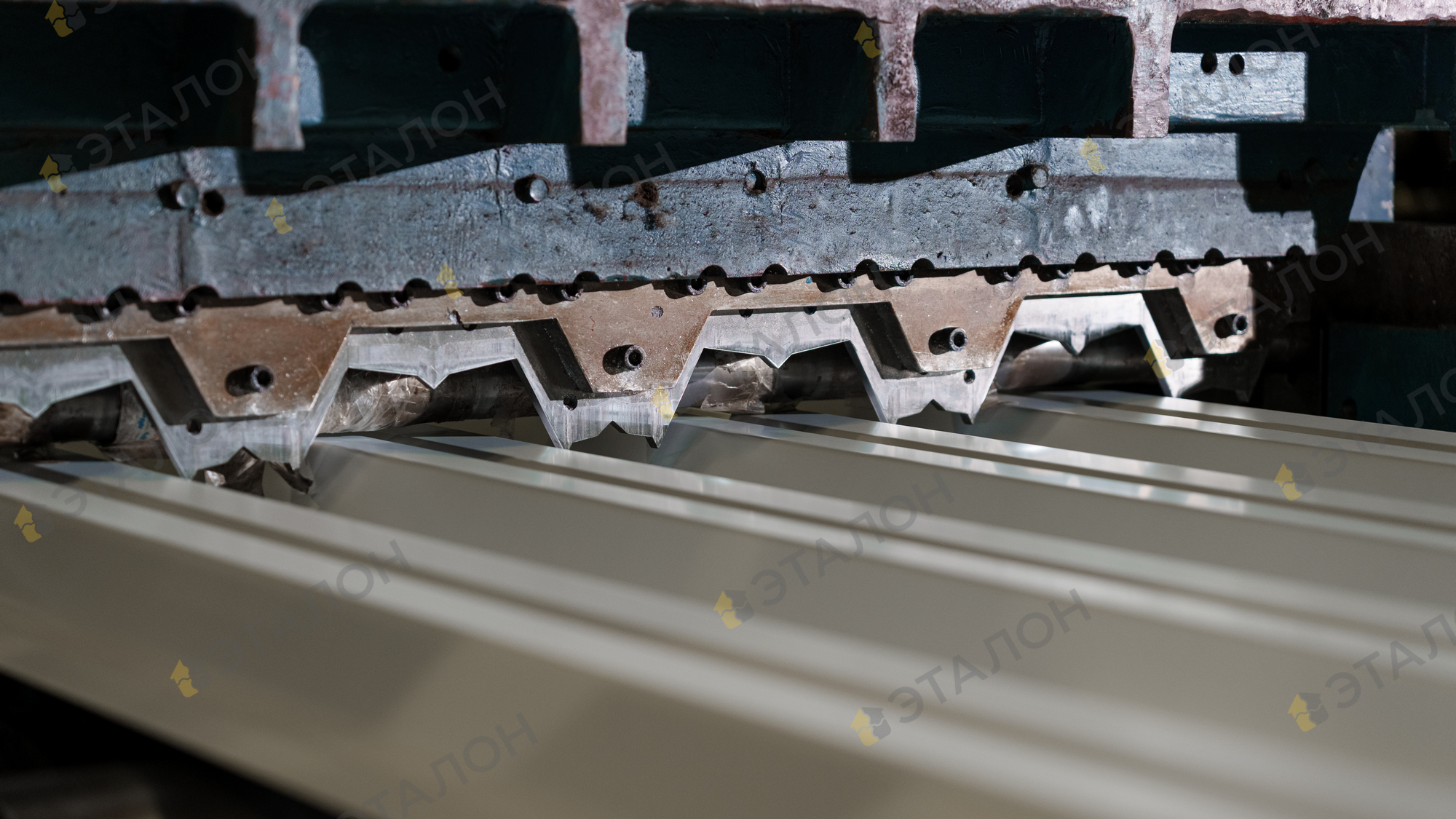 Технология производства несущего профнастила: опыт ПО «Эталон»